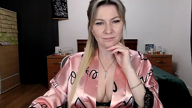 Snapshot of ParadiseAlina chatting on February 2026 06:48:01 PM ParadiseAlina online show from February 2026 06:48:01 PM