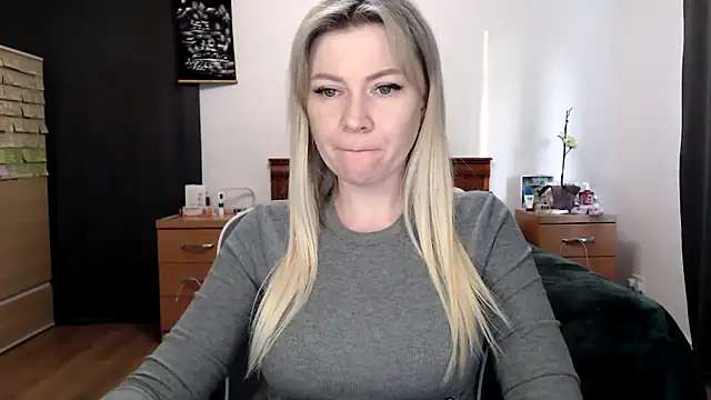 ParadiseAlina online show from April 2026 06:58:02 PM