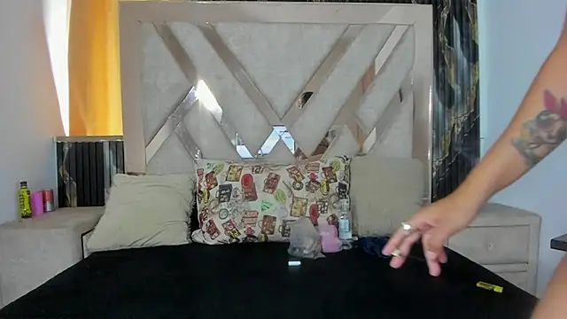 KloeANDbritany online show from December 2025 01:32:02 PM