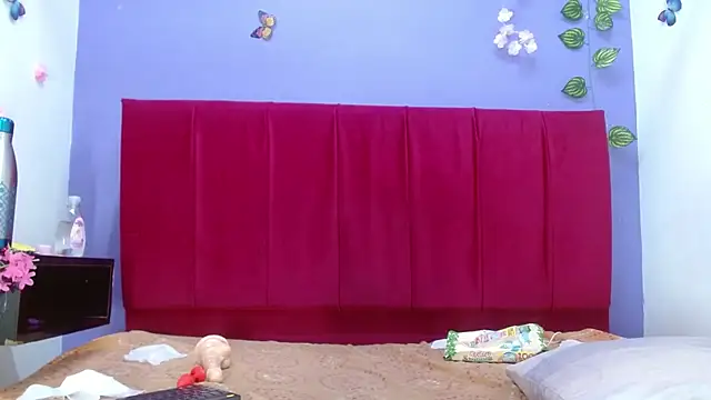 andrealopezcm101 online show from October 2025 11:44:02 AM