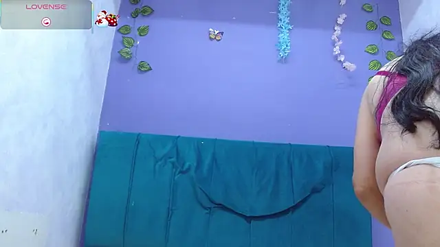 andrealopezcm101 online show from November 2025 11:21:02 AM