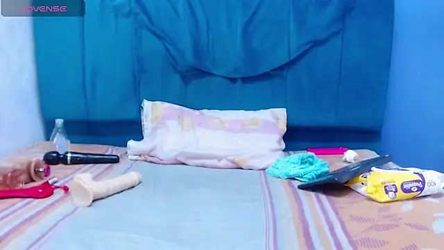 andrealopezcm101 online show from April 2026 09:30:01 PM