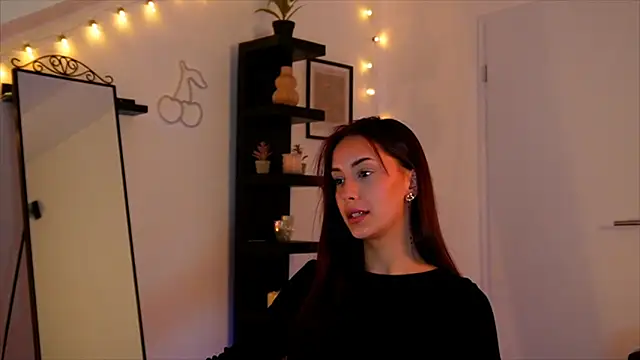 Snapshot of Naomii20__ chatting on December 2025 05:56:02 PM Naomii20 online show from December 2025 05:56:02 PM