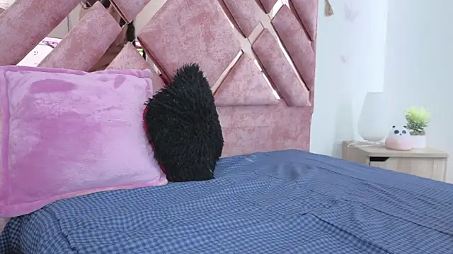 Candy Chloe02 online show from April 2026 04:49:01 AM