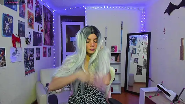 Snapshot of sakuraa_of chatting on September 2025 11:05:01 AM sakuraa of online show from September 2025 11:05:01 AM