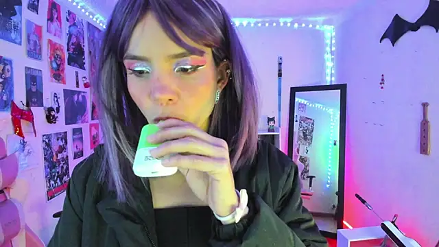 Snapshot of sakuraa_of chatting on September 2025 11:28:01 AM sakuraa of online show from September 2025 11:28:01 AM