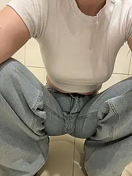 Cumonmme online show from November 2025 08:23:01 PM