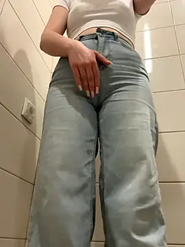 Cumonmme online show from October 2025 09:36:02 PM