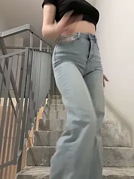 Cumonmme online show from November 2025 09:42:02 PM