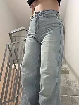 Cumonmme online show from November 2025 08:23:02 PM