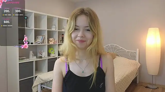 Snapshot of Wendy_Cutie chatting on September 2025 04:23:01 PM Wendy Cutie online show from September 2025 04:23:01 PM