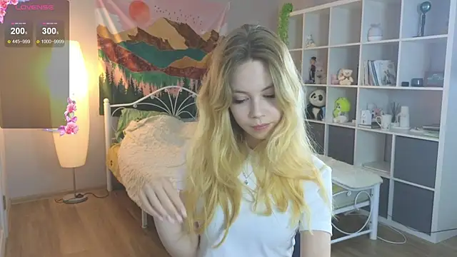 Snapshot of Wendy_Cutie chatting on September 2025 04:29:02 PM Wendy Cutie online show from September 2025 04:29:02 PM