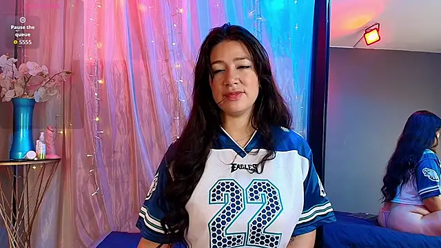 Shalyn Lux online show from November 2025 03:21:01 AM