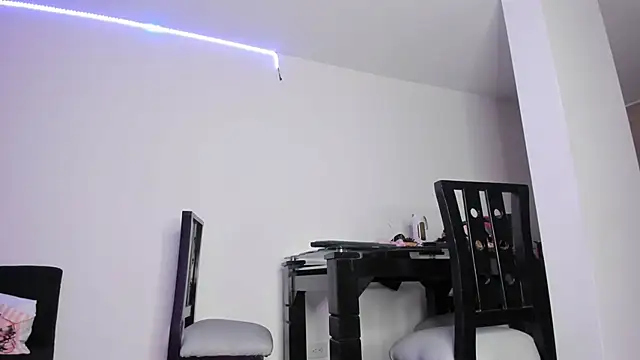 Cloekatz  online show from December 2025 01:05:02 AM