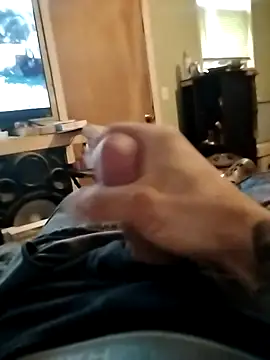 Wolfyking95 online show from December 2025 07:19:01 PM