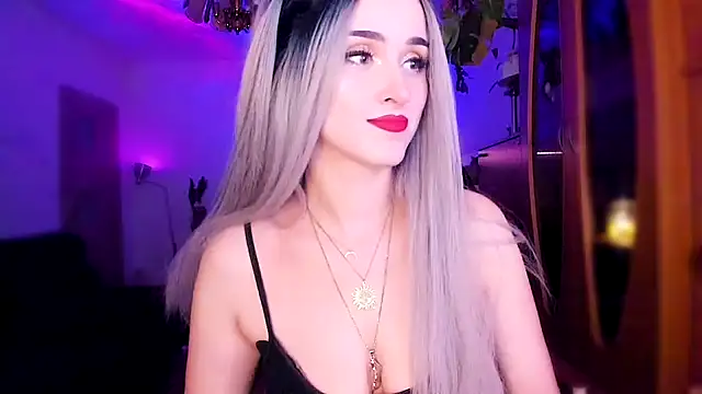 Snapshot of MistressJolie chatting on February 2025 10:43:01 PM MistressJolie online show from February 2025 10:43:01 PM