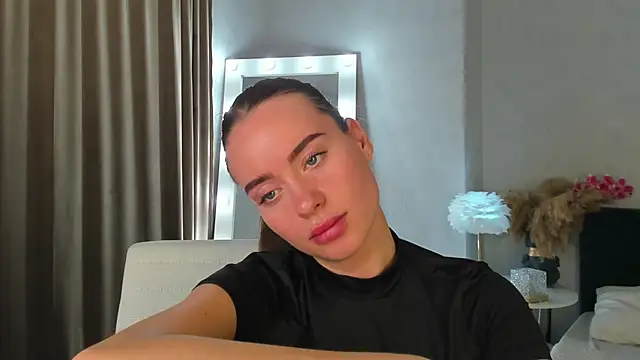 Ameli Povilain online show from October 2025 11:45:02 AM