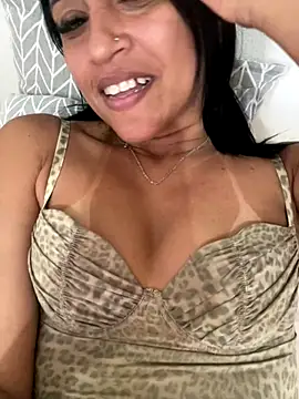 Katianesantos online show from October 2025 06:41:01 PM