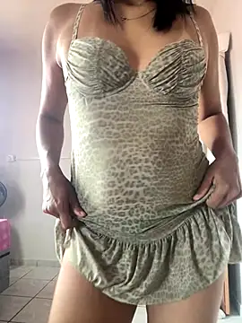 Katianesantos online show from October 2025 05:00:02 PM