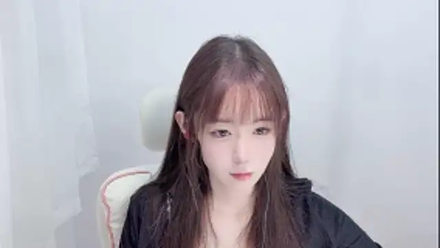 Xiao-runbao online show from October 2025 01:35:01 PM