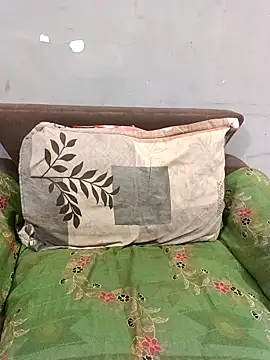 Daizy Shah online show from April 2026 07:32:01 PM