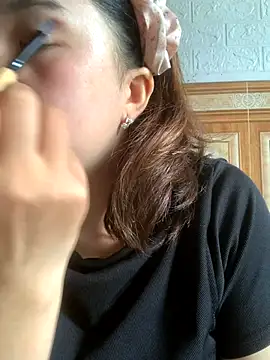 Lonnina online show from October 2025 02:01:01 AM