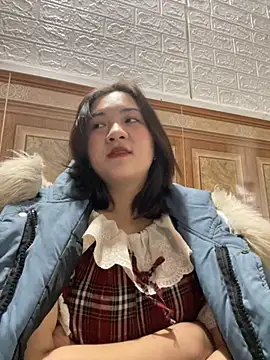 Lonnina online show from November 2025 01:44:02 AM