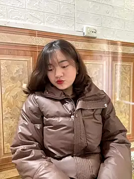 Lonnina online show from November 2025 03:06:01 AM