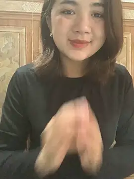 Lonnina online show from October 2025 01:39:01 AM
