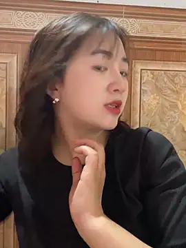 Lonnina online show from November 2025 03:44:01 AM