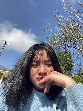 Lonnina online show from December 2025 03:10:02 AM