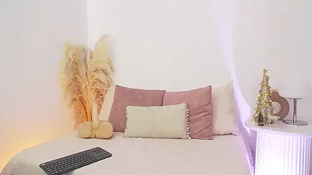 NicolleSteel online show from December 2025 03:33:02 PM