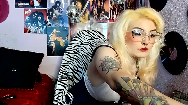 Avril Maria online show from May 2026 08:18:02 PM