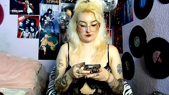 Avril Maria online show from May 2026 01:22:01 AM