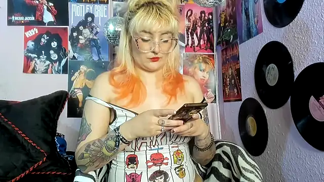 Avril Maria online show from March 2026 08:33:01 PM