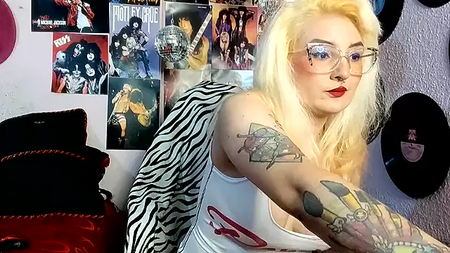 Avril Maria online show from May 2026 09:08:01 PM