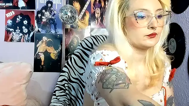 Snapshot of Avril_Maria chatting on June 2026 07:34:01 PM Avril Maria online show from June 2026 07:34:01 PM