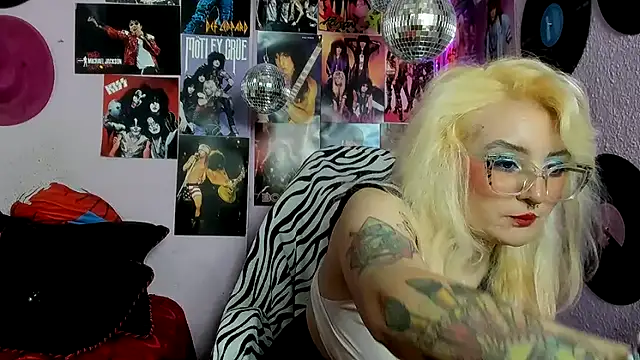 Avril Maria online show from May 2026 11:48:02 PM