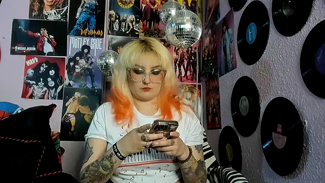 Avril Maria online show from March 2026 10:35:02 PM