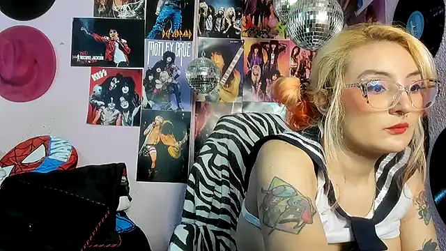 Avril Maria online show from March 2026 07:47:02 PM