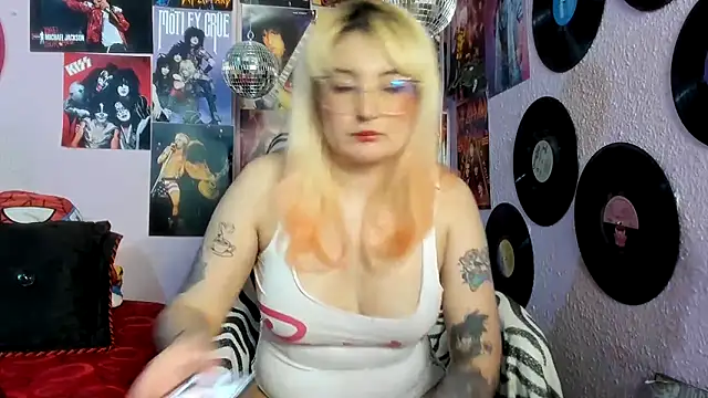 Avril Maria online show from April 2026 09:18:02 PM