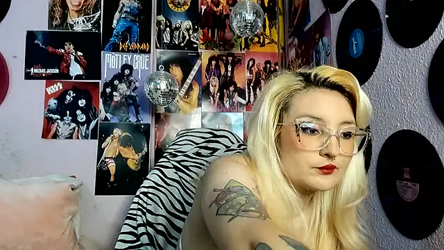 Snapshot of Avril_Maria chatting on July 2026 05:35:01 PM Avril Maria online show from July 2026 05:35:01 PM