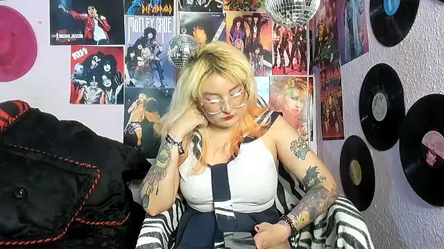 Avril Maria online show from April 2026 07:44:02 PM