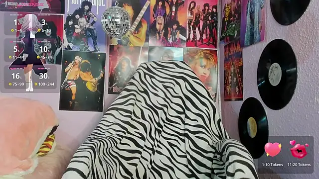 Avril Maria online show from November 2025 06:57:02 PM