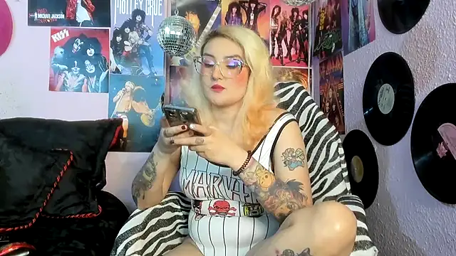 Avril Maria online show from February 2026 06:37:02 PM