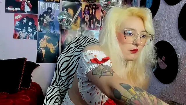 Avril Maria online show from May 2026 03:12:02 PM