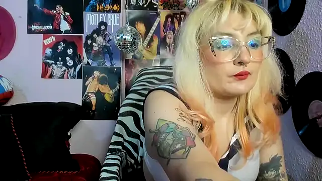 Avril Maria online show from April 2026 07:59:01 PM