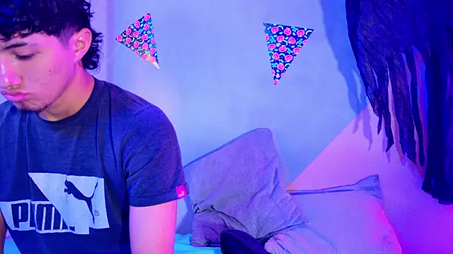 Snapshot of Laura_and_Kevin chatting on October 2025 02:06:02 PM Laura and Kevin online show from October 2025 02:06:02 PM