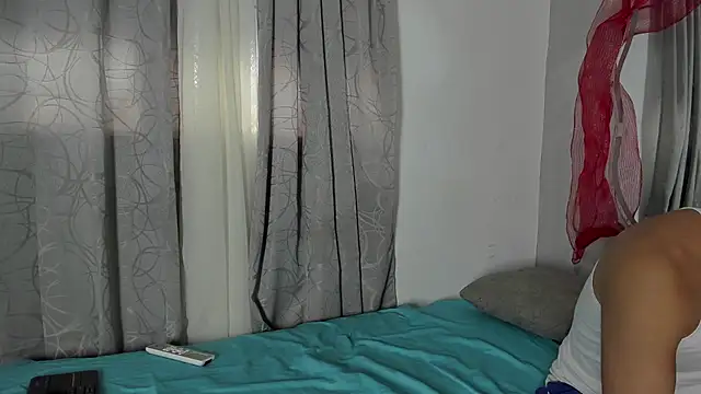 Snapshot of Laura_and_Kevin chatting on December 2025 09:36:02 PM Laura and Kevin online show from December 2025 09:36:02 PM