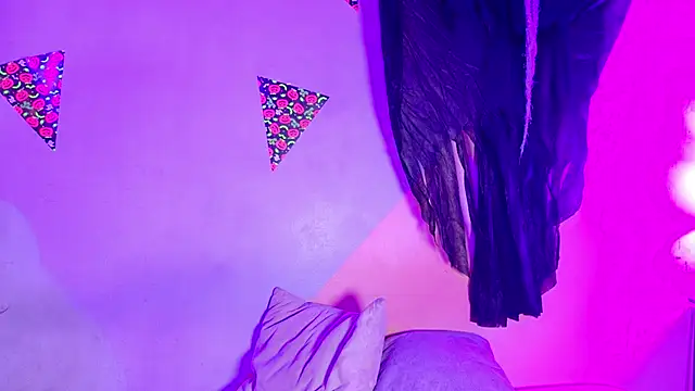 Snapshot of Laura_and_Kevin chatting on October 2025 01:31:01 PM Laura and Kevin online show from October 2025 01:31:01 PM